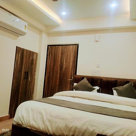 Hotel Abhinandan Ayodhya Екстер'єр фото