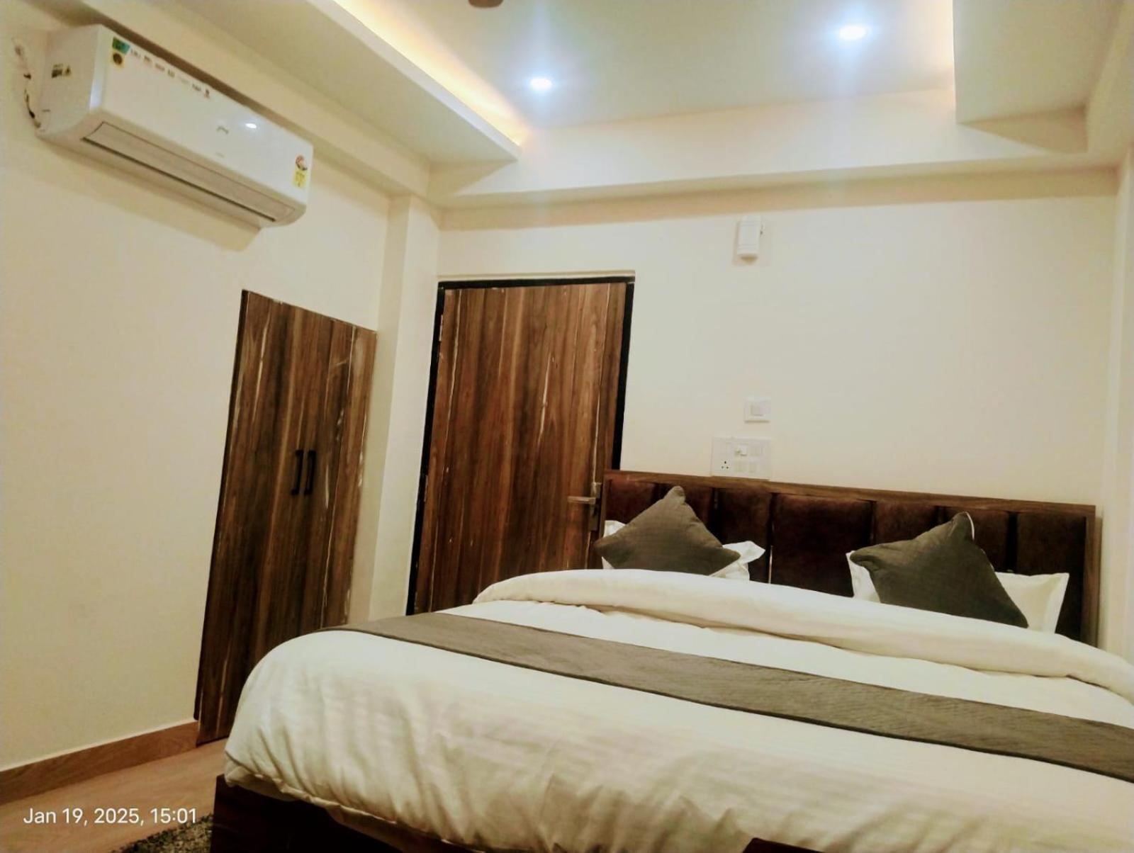 Hotel Abhinandan Ayodhya Екстер'єр фото
