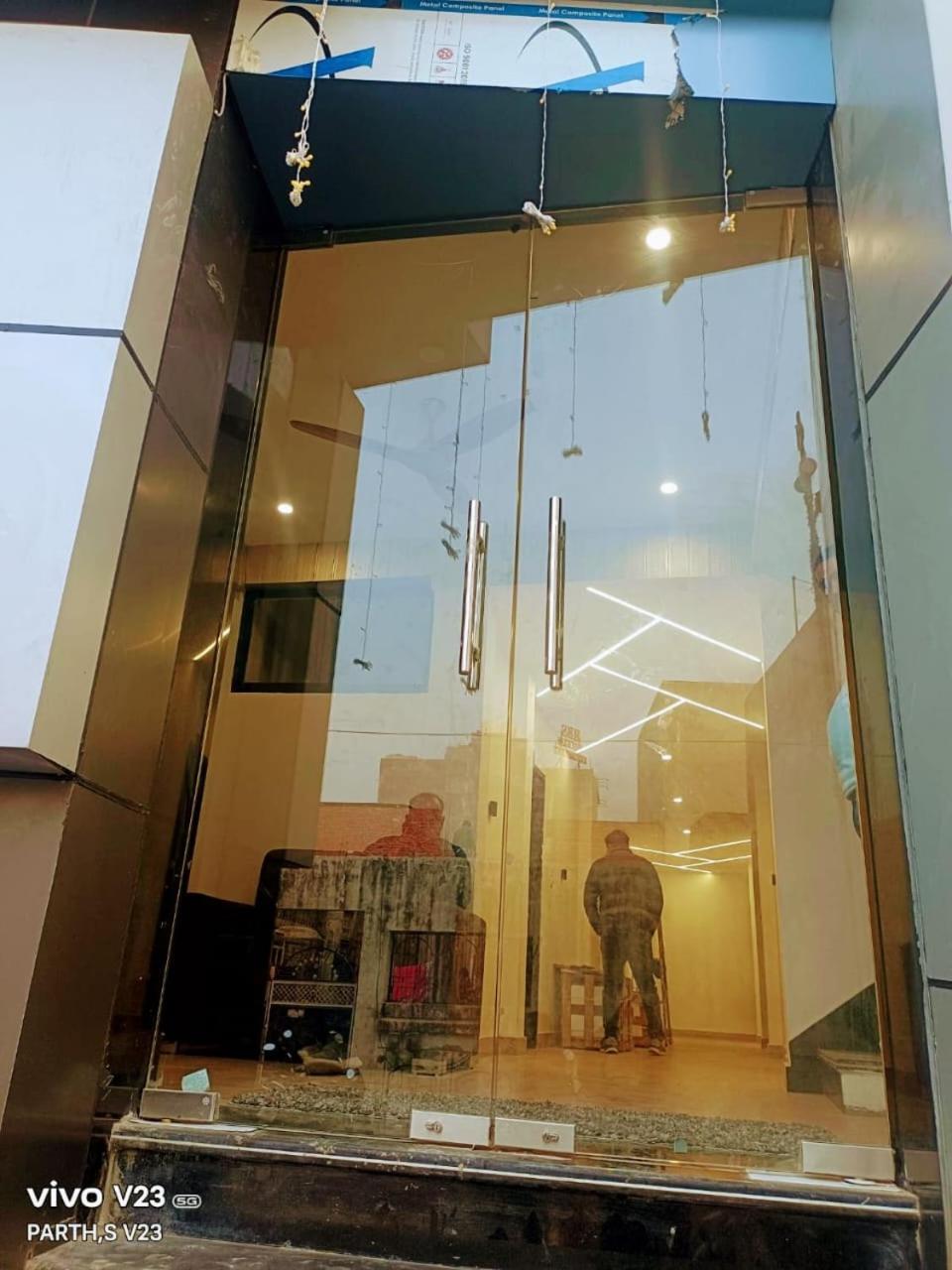 Hotel Abhinandan Ayodhya Екстер'єр фото