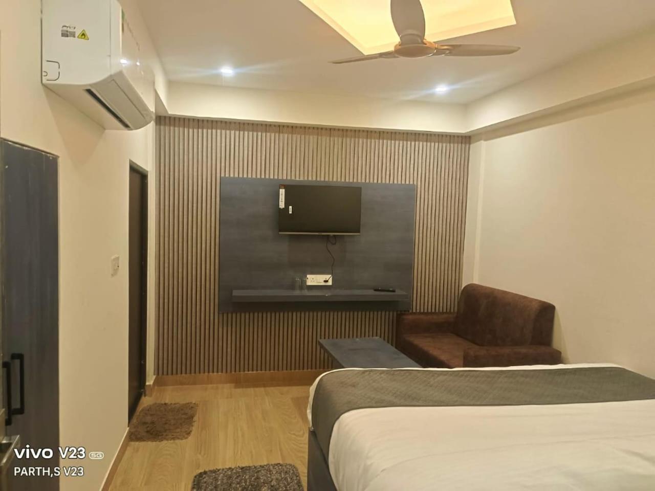 Hotel Abhinandan Ayodhya Екстер'єр фото