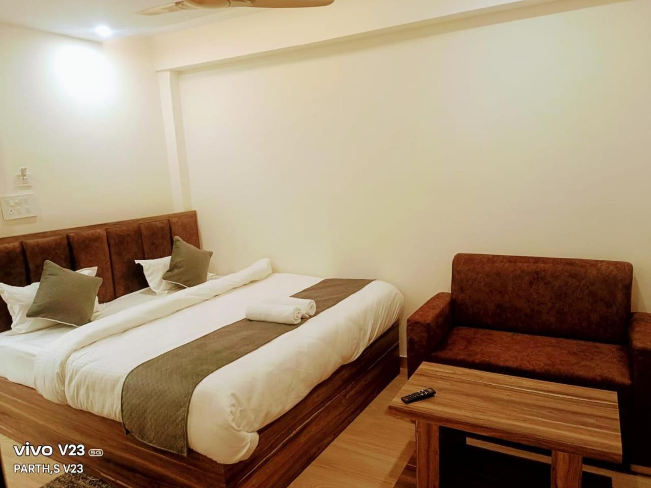 Hotel Abhinandan Ayodhya Екстер'єр фото