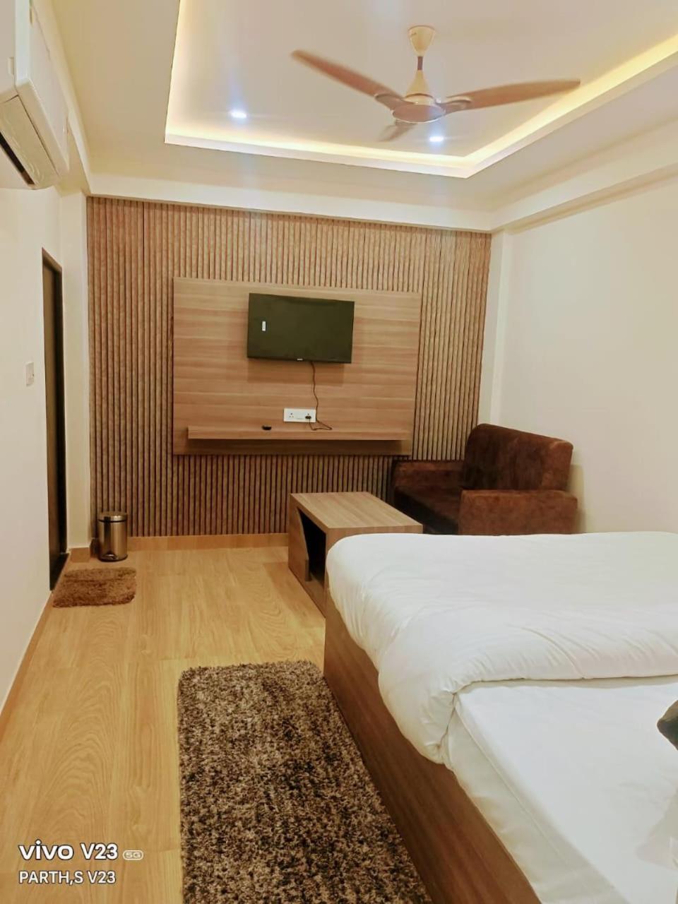 Hotel Abhinandan Ayodhya Екстер'єр фото