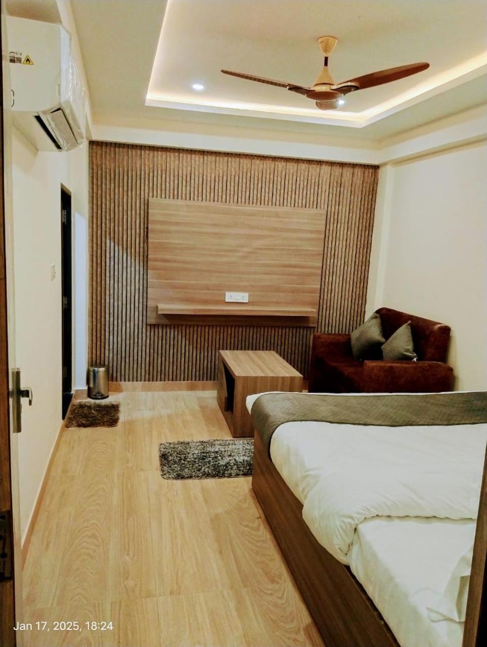 Hotel Abhinandan Ayodhya Екстер'єр фото